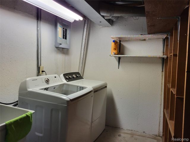 1504 Brentwood Drive 201, Troy, MI 48098