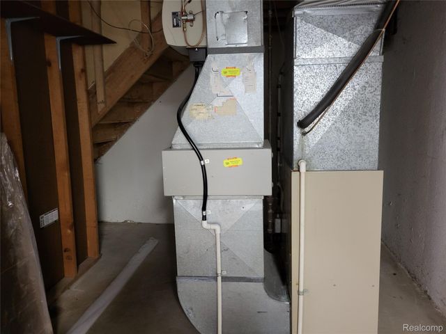 1504 Brentwood Drive 201, Troy, MI 48098