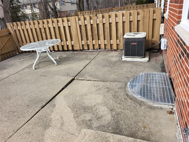 1504 Brentwood Drive 201, Troy, MI 48098