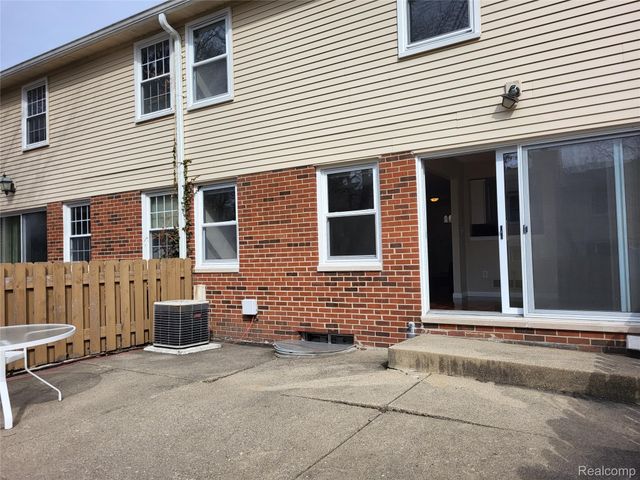 1504 Brentwood Drive 201, Troy, MI 48098