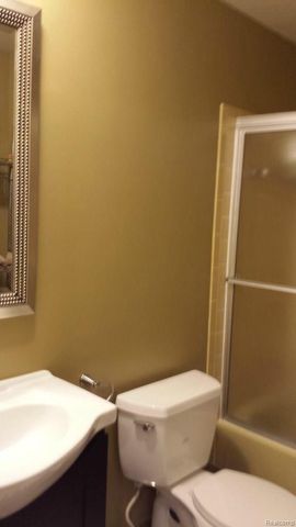 1504 Brentwood Drive 201, Troy, MI 48098