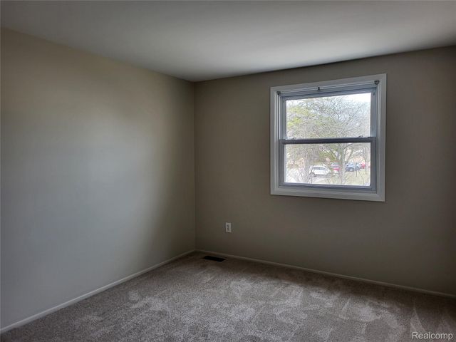 1504 Brentwood Drive 201, Troy, MI 48098