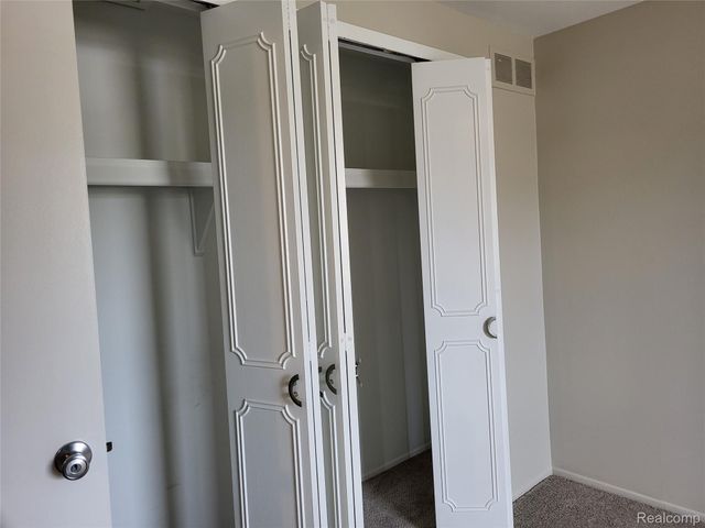 1504 Brentwood Drive 201, Troy, MI 48098