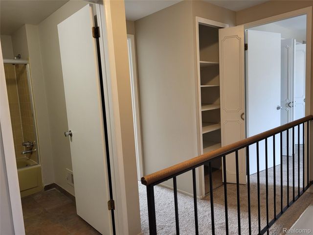 1504 Brentwood Drive 201, Troy, MI 48098