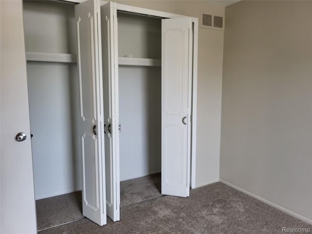 1504 Brentwood Drive 201, Troy, MI 48098