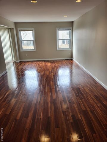 1504 Brentwood Drive 201, Troy, MI 48098