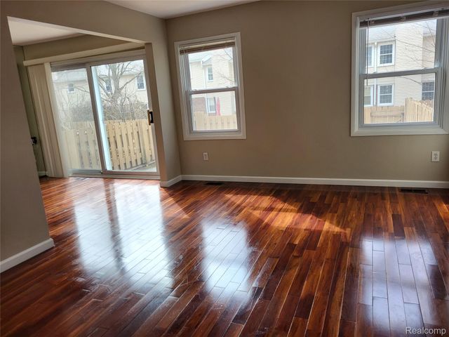 1504 Brentwood Drive 201, Troy, MI 48098