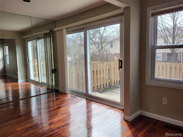 1504 Brentwood Drive 201, Troy, MI 48098