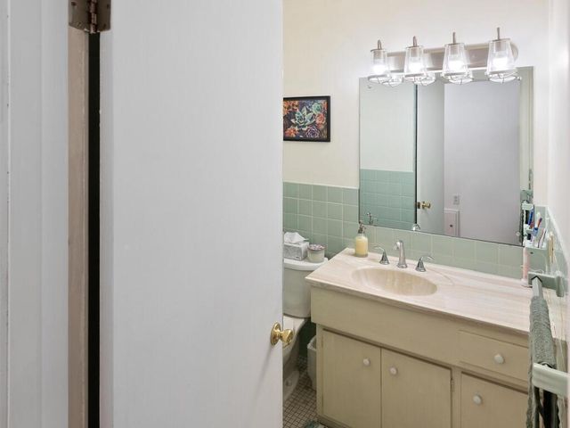 1075 Saint Paul Avenue, Saint Paul, MN 55116