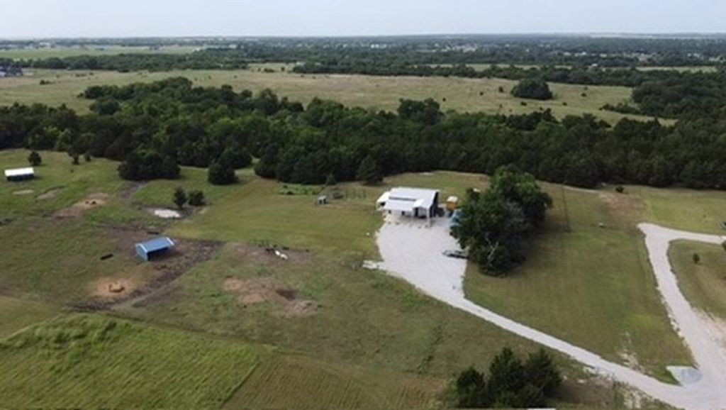 2181 B Bledsoe Road, Gunter, TX 75058