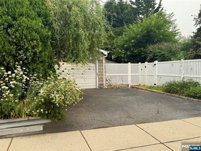 269 Lasalle Avenue, Hasbrouck Heights, NJ 07604