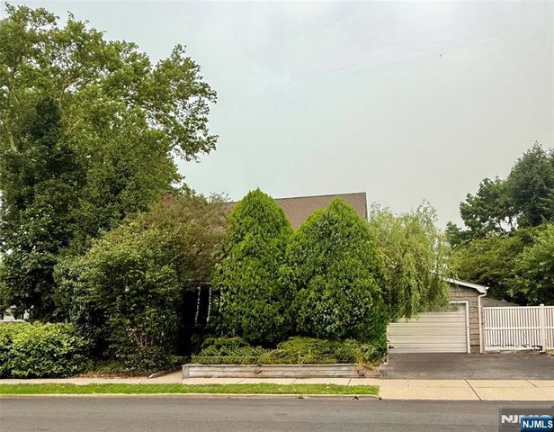 269 Lasalle Avenue, Hasbrouck Heights, NJ 07604