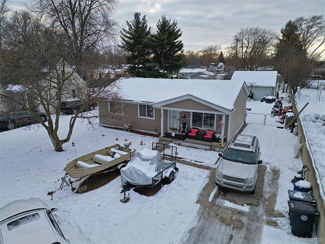 15093 Lyons Street, Livonia, MI 48154