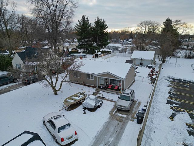 15093 Lyons Street, Livonia, MI 48154