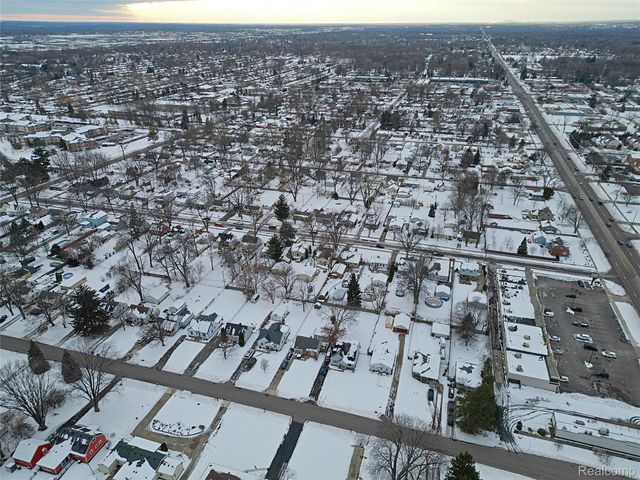 15093 Lyons Street, Livonia, MI 48154