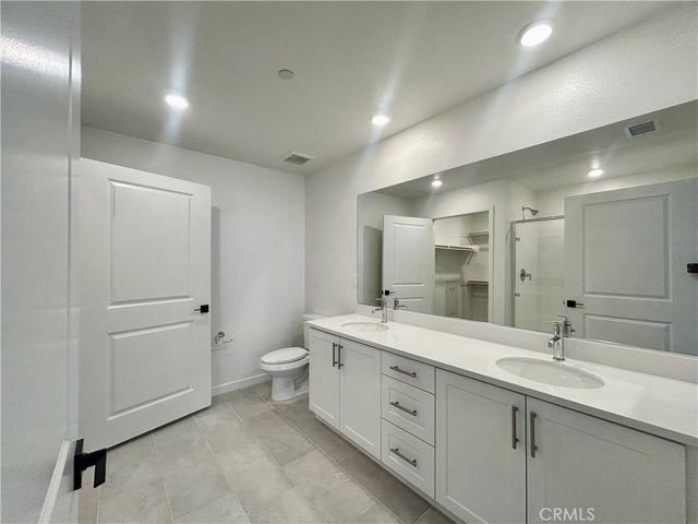 6114 Valentina Way 101, Eastvale, CA 92880