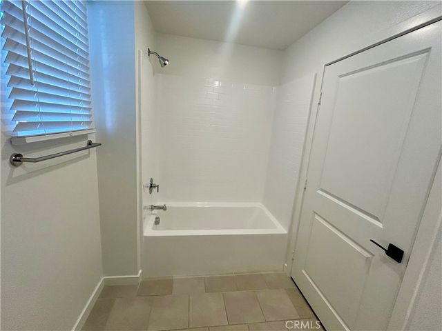 6114 Valentina Way 101, Eastvale, CA 92880