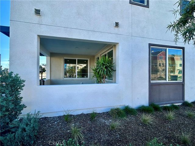 6114 Valentina Way 101, Eastvale, CA 92880