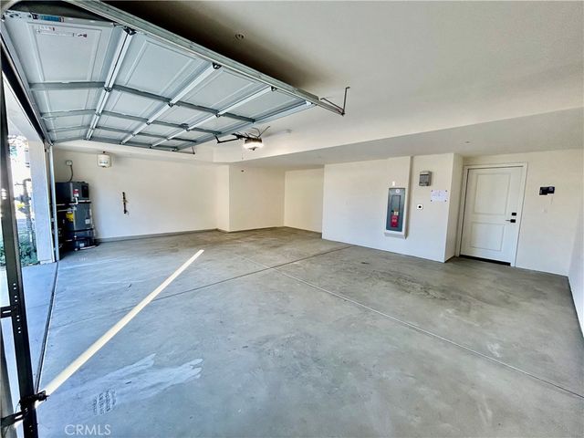 6114 Valentina Way 101, Eastvale, CA 92880