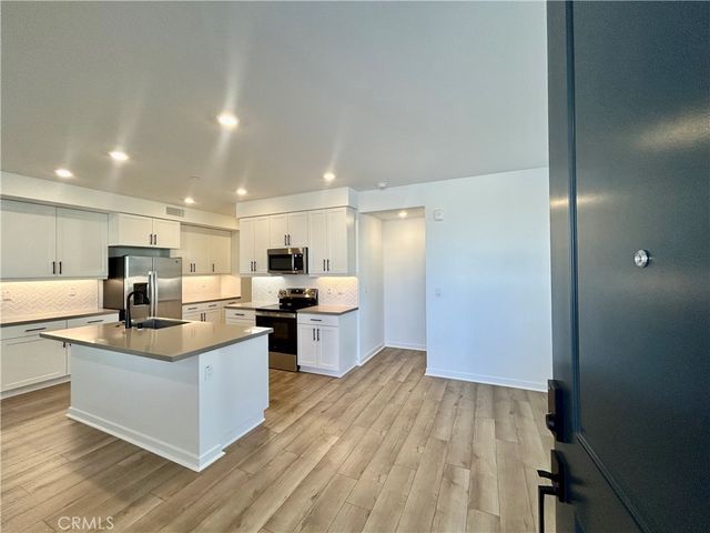 6114 Valentina Way 101, Eastvale, CA 92880