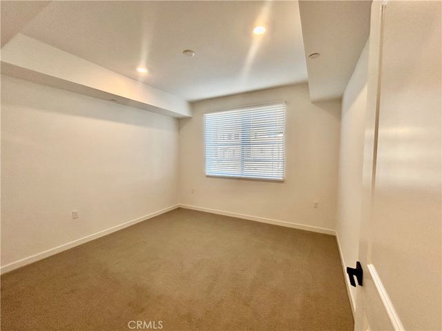 6114 Valentina Way 101, Eastvale, CA 92880