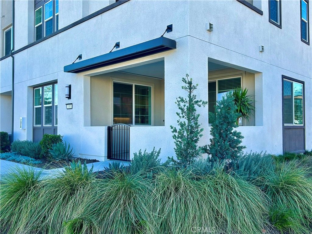 6114 Valentina Way 101, Eastvale, CA 92880