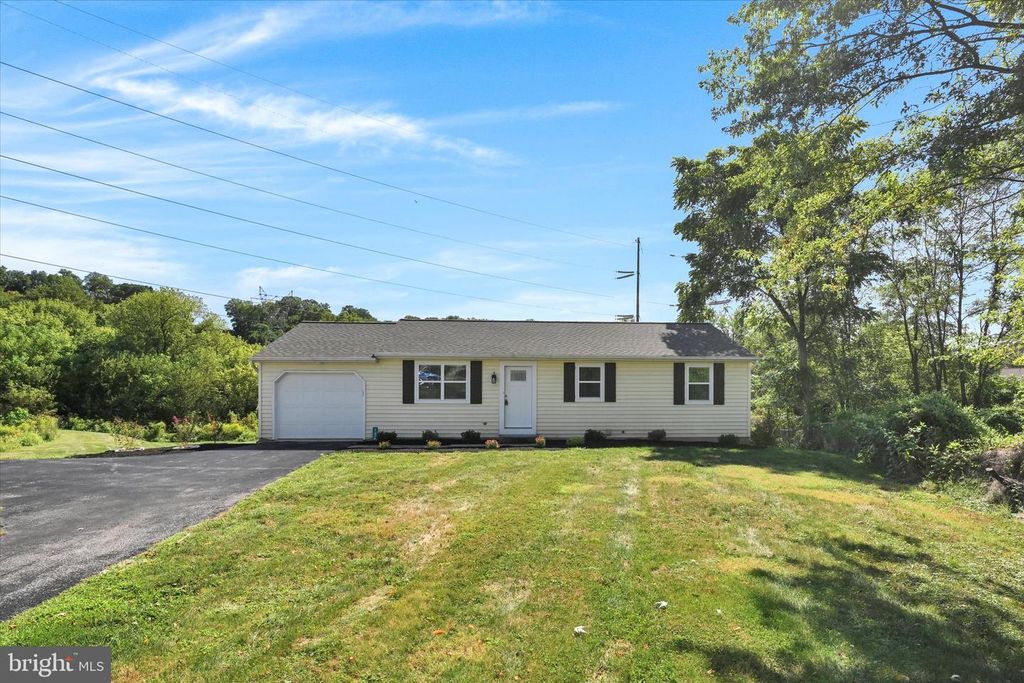 132 STONE HOUSE LN, Columbia, PA 17512