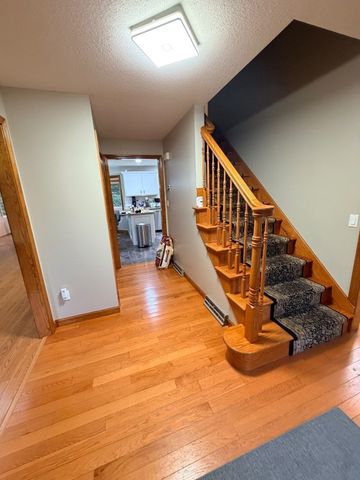 31 Old Farm Rd, Palmer, MA 01069