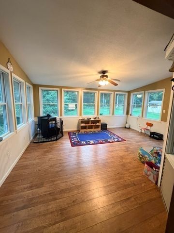 31 Old Farm Rd, Palmer, MA 01069