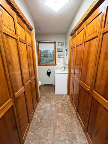 31 Old Farm Rd, Palmer, MA 01069
