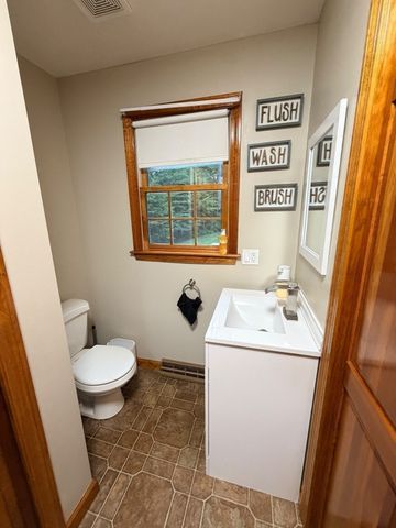 31 Old Farm Rd, Palmer, MA 01069