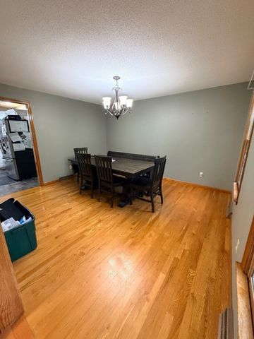 31 Old Farm Rd, Palmer, MA 01069