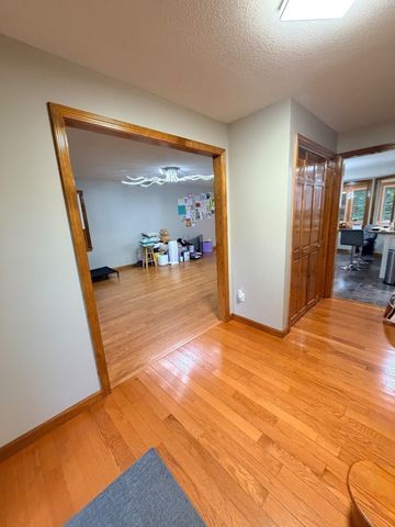 31 Old Farm Rd, Palmer, MA 01069