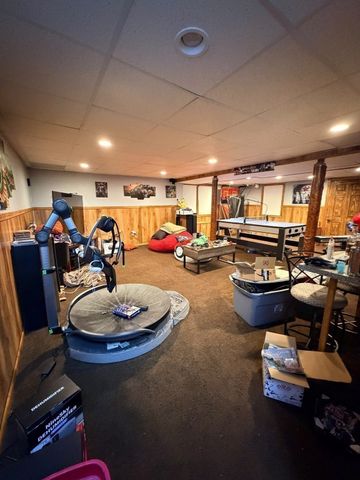 31 Old Farm Rd, Palmer, MA 01069