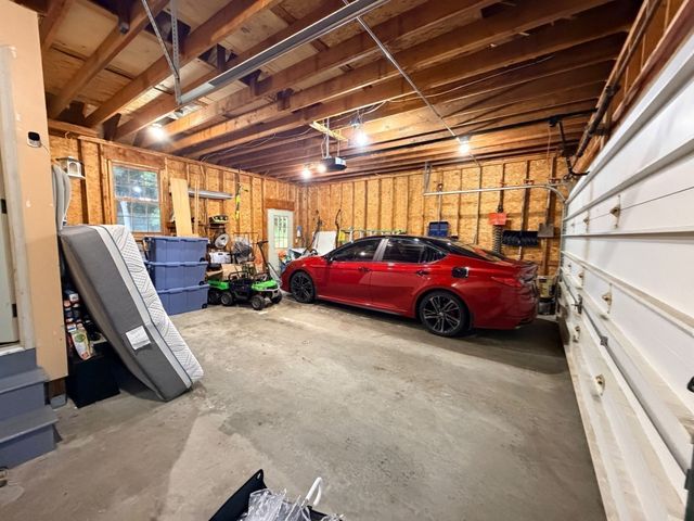 31 Old Farm Rd, Palmer, MA 01069