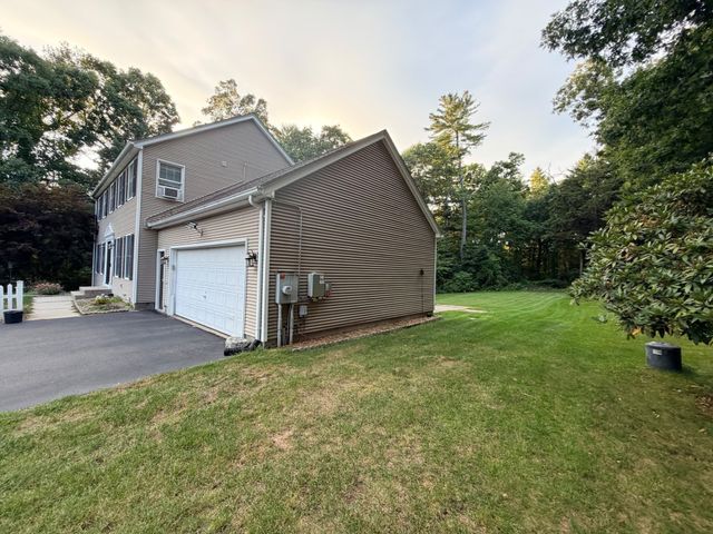 31 Old Farm Rd, Palmer, MA 01069