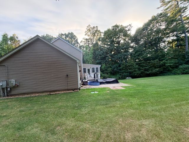 31 Old Farm Rd, Palmer, MA 01069
