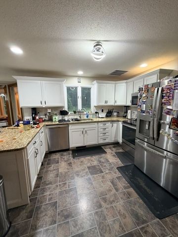 31 Old Farm Rd, Palmer, MA 01069