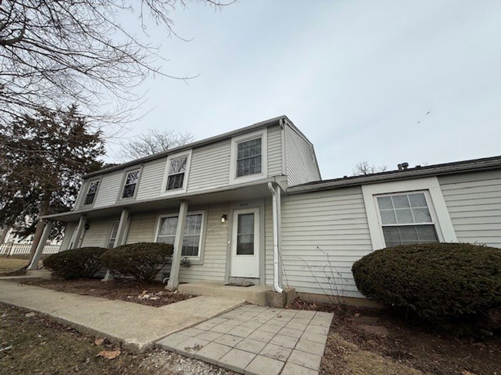 457 James Court B, Glendale Heights, IL 60139