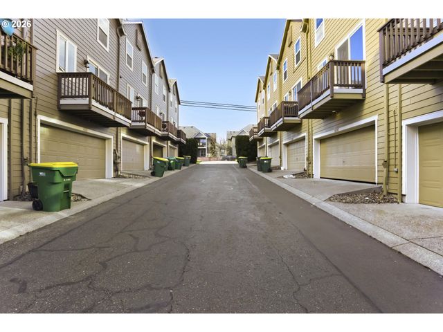 16161 Nw FESCUE Ct, Portland, OR 97229