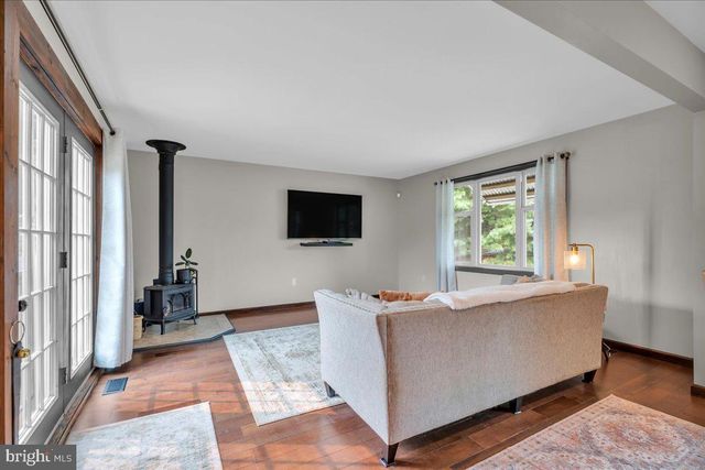 76 E TOMLIN STATION RD, Mickleton, NJ 08056