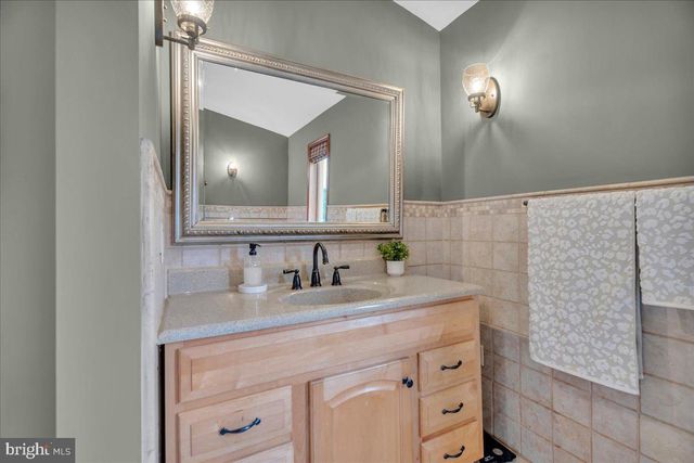 76 E TOMLIN STATION RD, Mickleton, NJ 08056