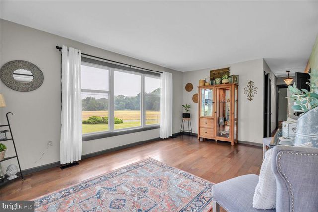 76 E TOMLIN STATION RD, Mickleton, NJ 08056