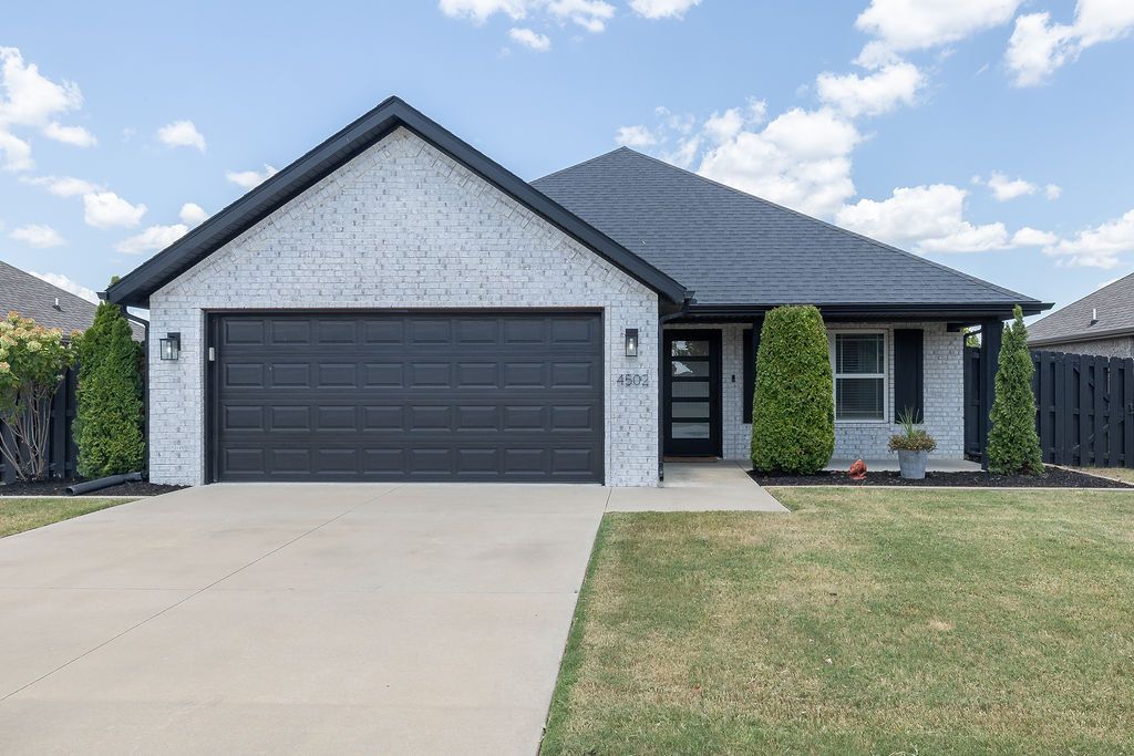 4502 W Barhem Drive, Fayetteville, AR 72704