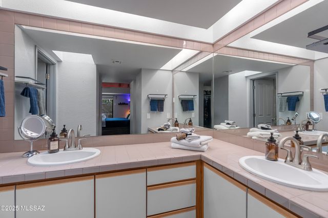 2162 E Barrett Lane, Tucson, AZ 85719