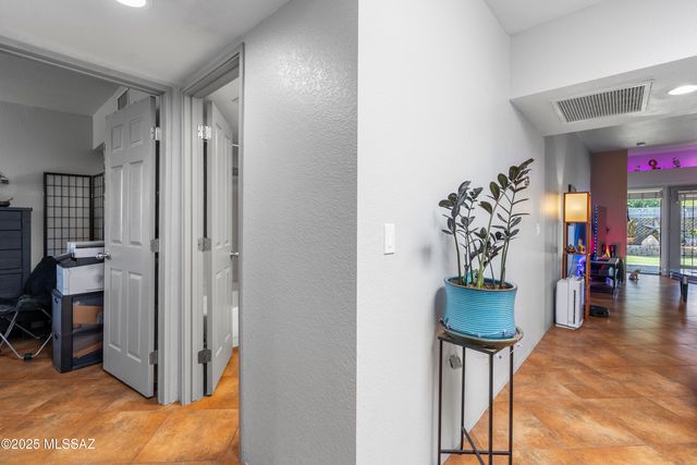 2162 E Barrett Lane, Tucson, AZ 85719