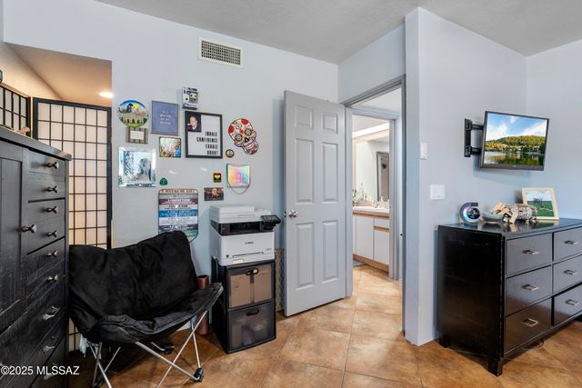 2162 E Barrett Lane, Tucson, AZ 85719