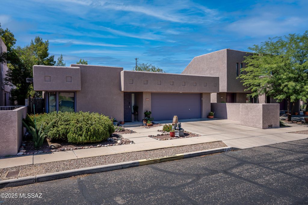 2162 E Barrett Lane, Tucson, AZ 85719