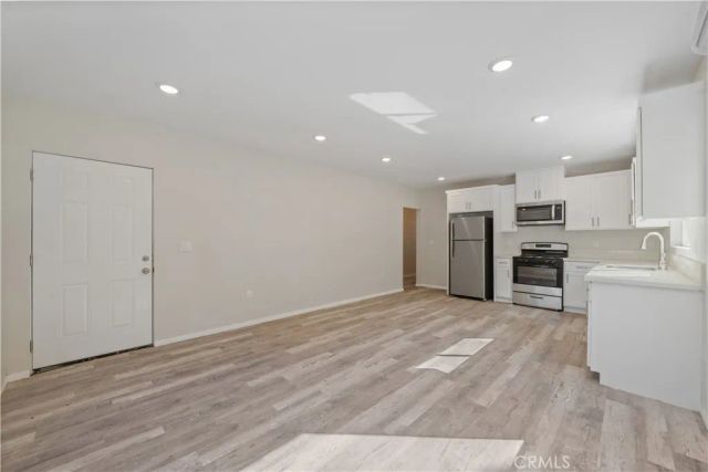 324 W 51st St, Los Angeles, CA 90037