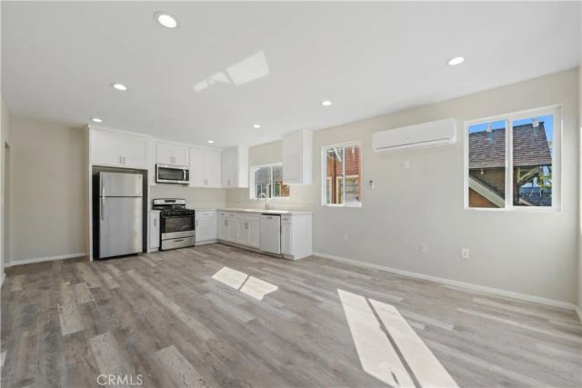 324 W 51st St, Los Angeles, CA 90037